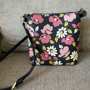 Perfect for summer! Floral Kate Spade small crossbody bag. Like new.